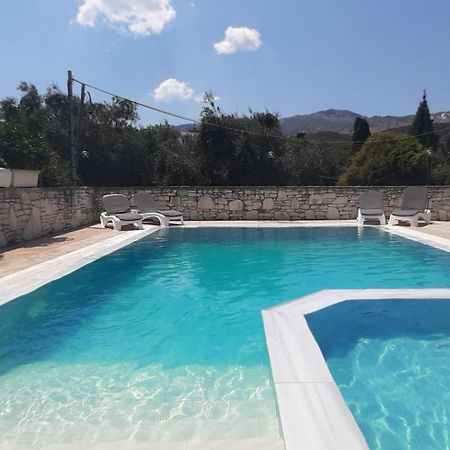 Villa Petrino - Central Flat Location Within Kassiopi. Sleeps 8 외부 사진