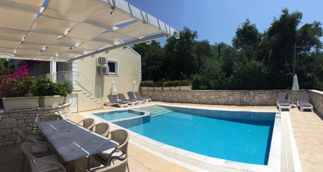 Villa Petrino - Central Flat Location Within Kassiopi. Sleeps 8 외부 사진