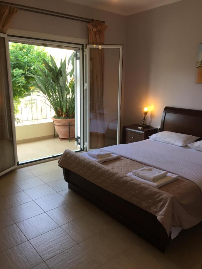 Villa Petrino - Central Flat Location Within Kassiopi. Sleeps 8 외부 사진