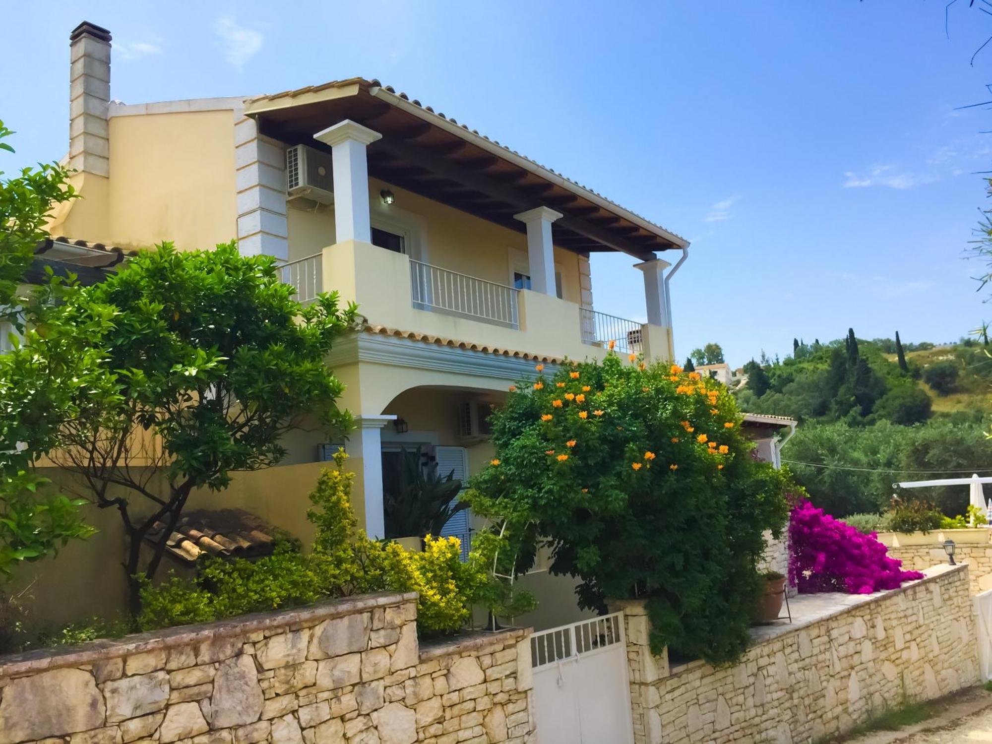 Villa Petrino - Central Flat Location Within Kassiopi. Sleeps 8 외부 사진
